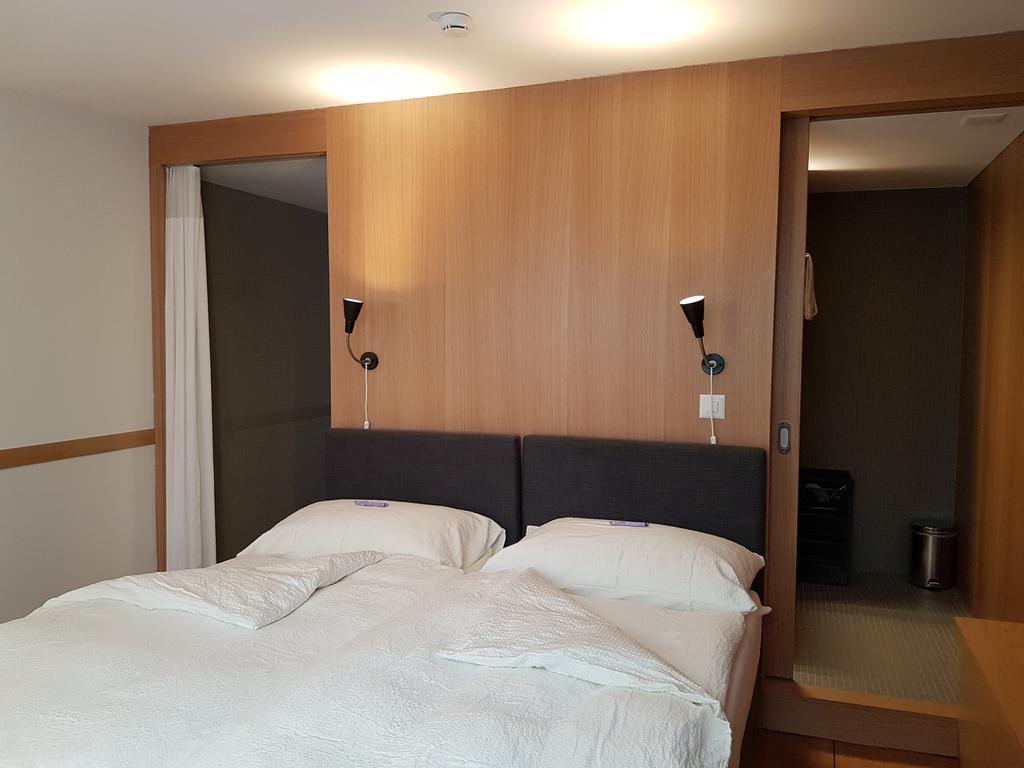 Hotel East-west Riverside 3*