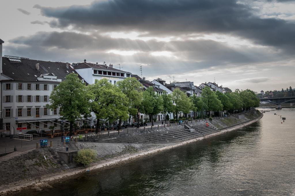 East-west Riverside