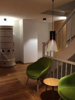 Hotel East-west Riverside 3*