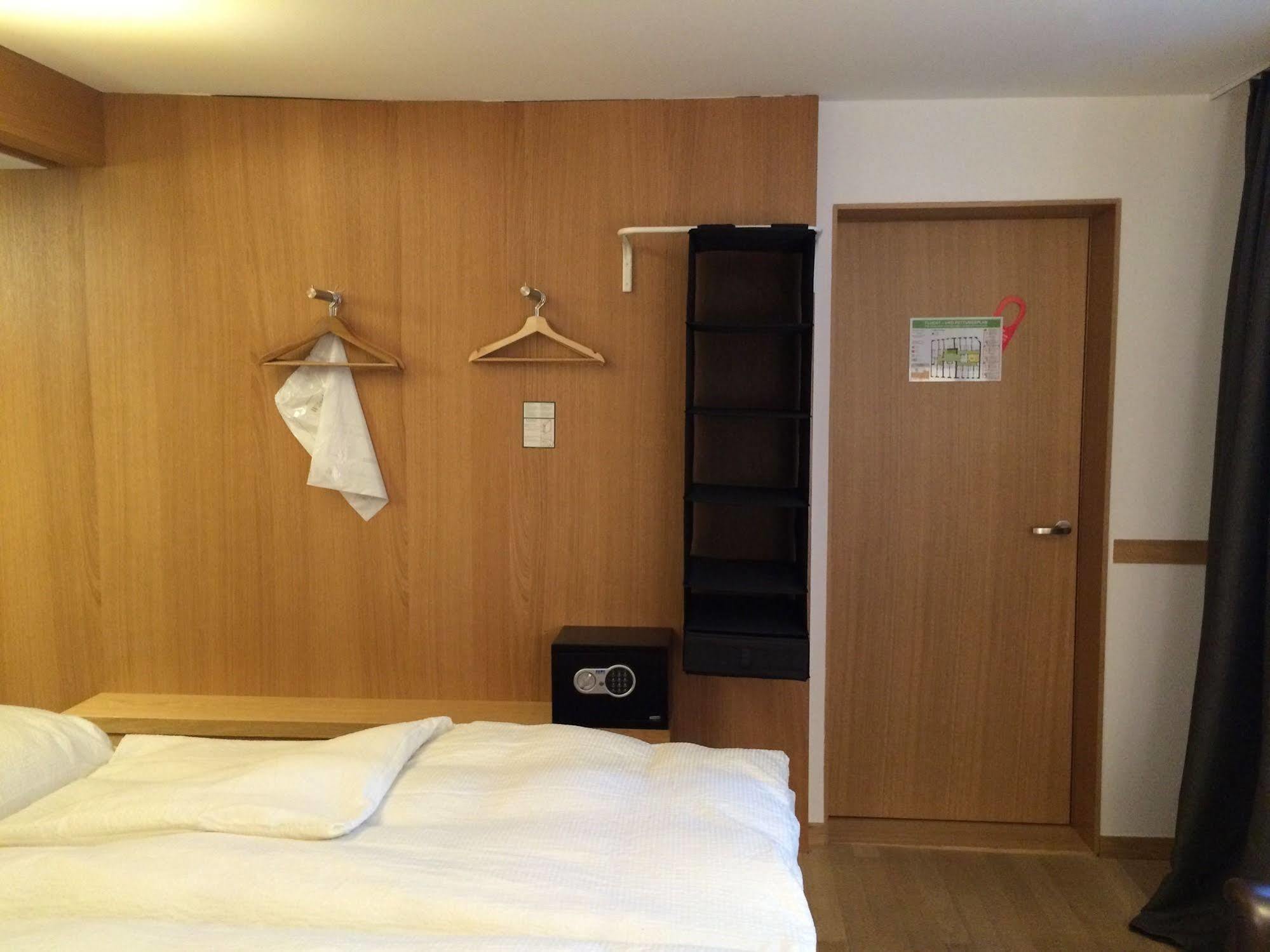 East-west Riverside 3*