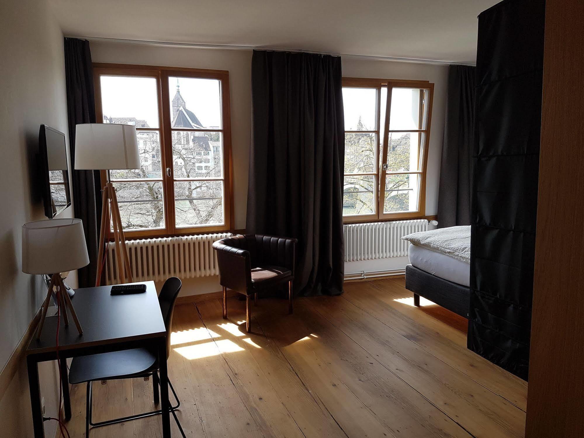 East-west Riverside 3* Basel