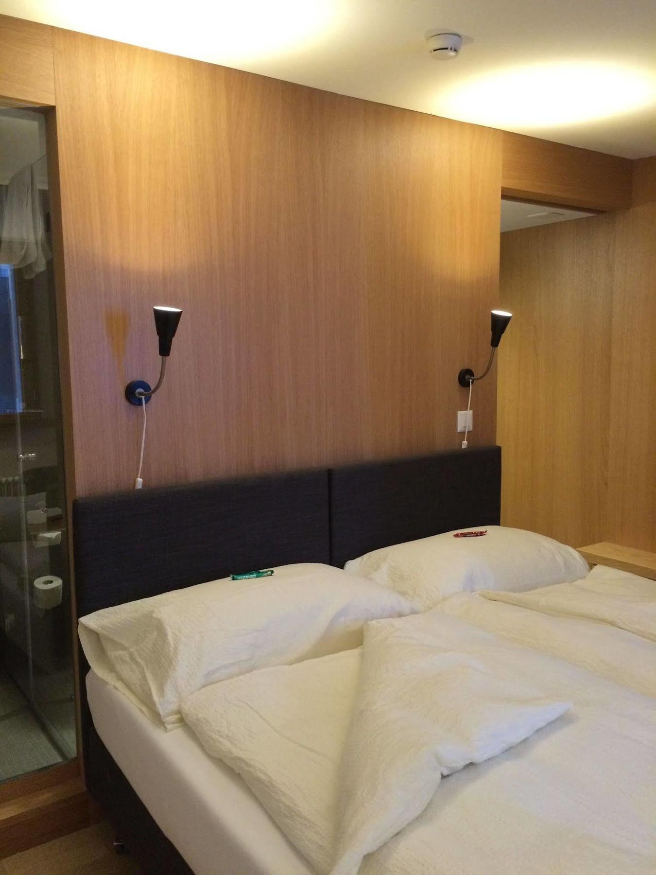 East-west Riverside 3* Basel
